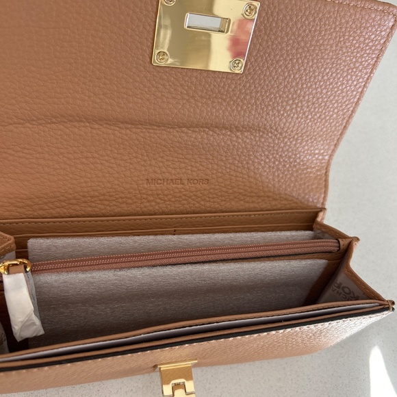 Michael Kors wallet - Picture 3 of 5